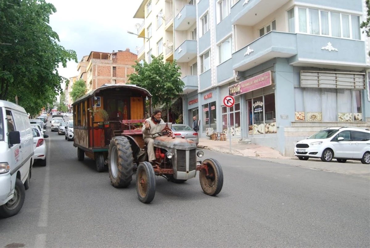 Fransız Turist Traktörüyle Dünya Turuna Çıktı