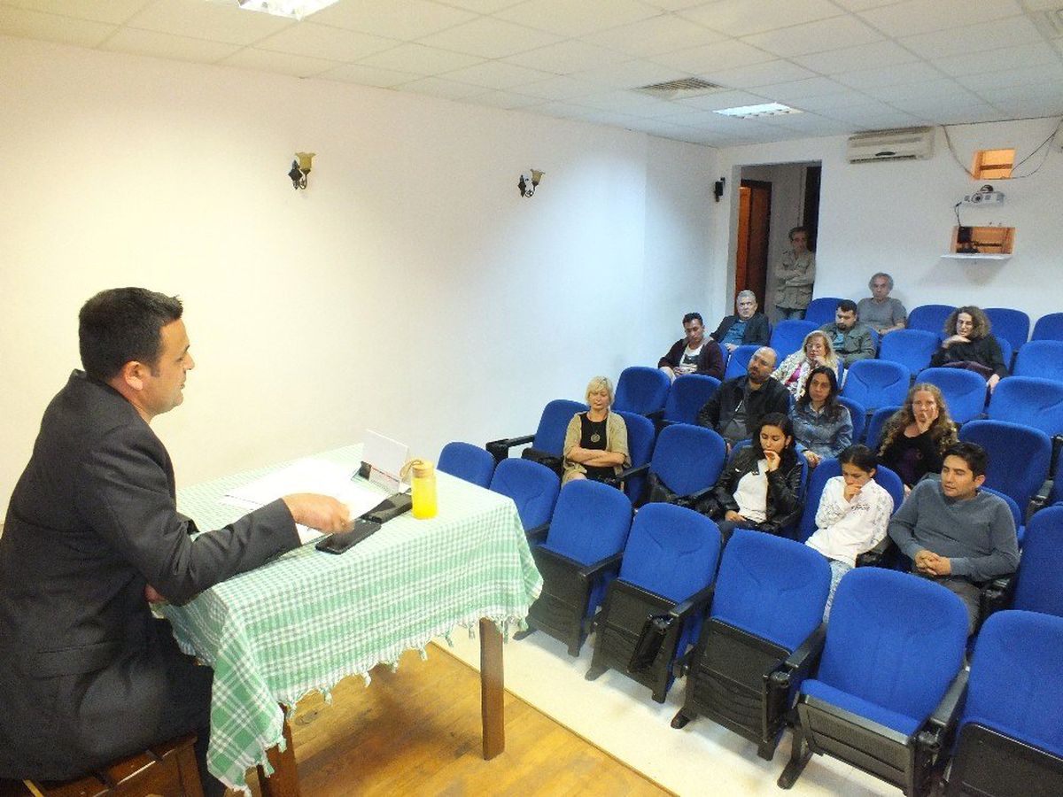 Kaş\'ta Ödüllü Sanatçıdan Şiir Söyleşisi