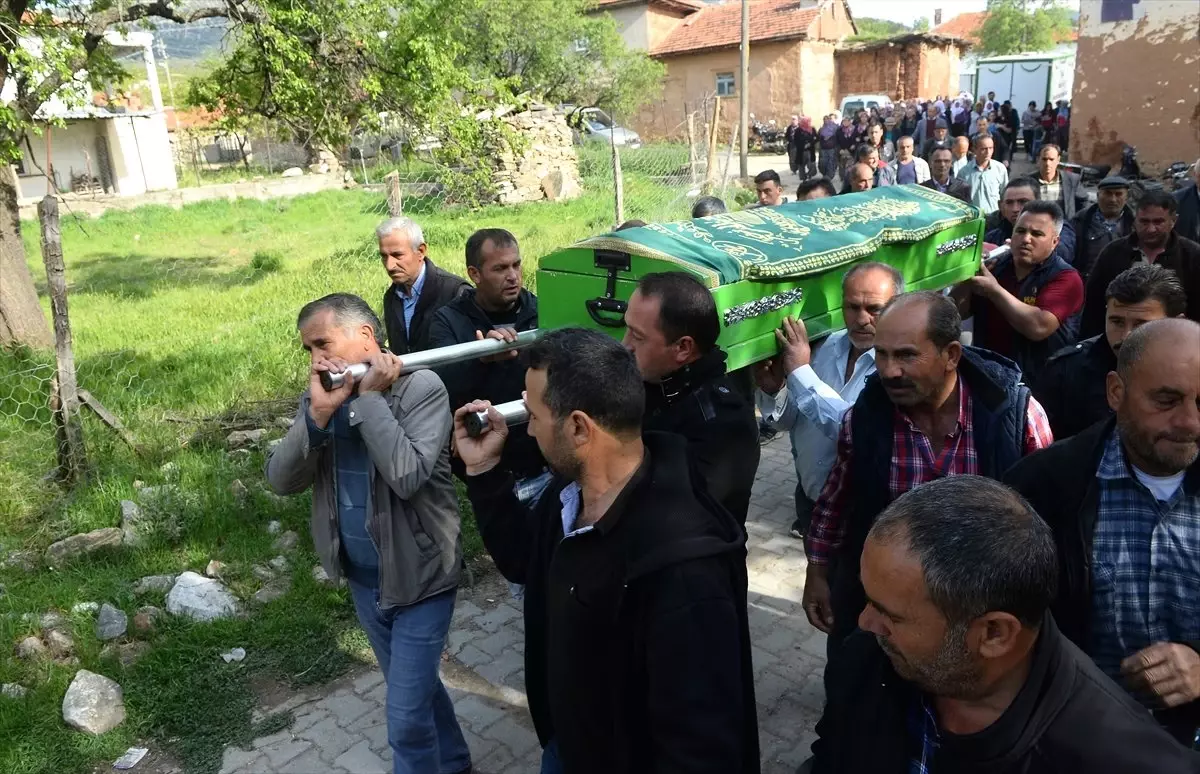 Koyun Otlatırken Cesedi Bulunan Kadın Topağa Verildi