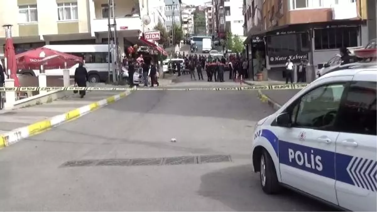 Maltepe\'de İki Grup Arasında Silahlı Kavga; Yoldan Geçen Kadın Yaralandı