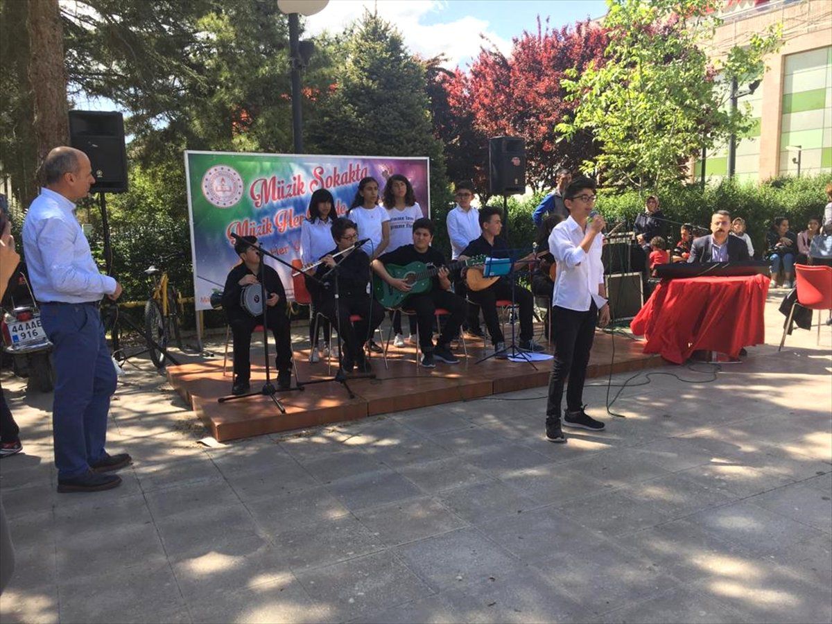Müzik Sokakta Müzik Her Yerde" Projesi
