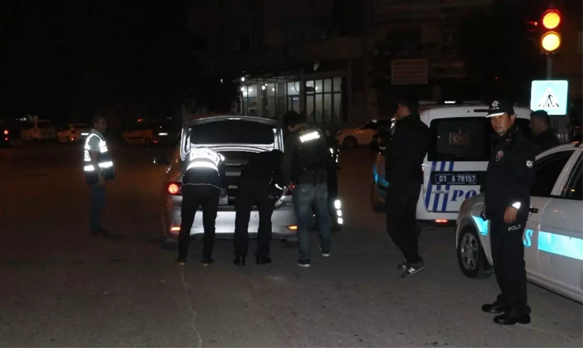 Polis Gece-gündüz Torbacı Avında