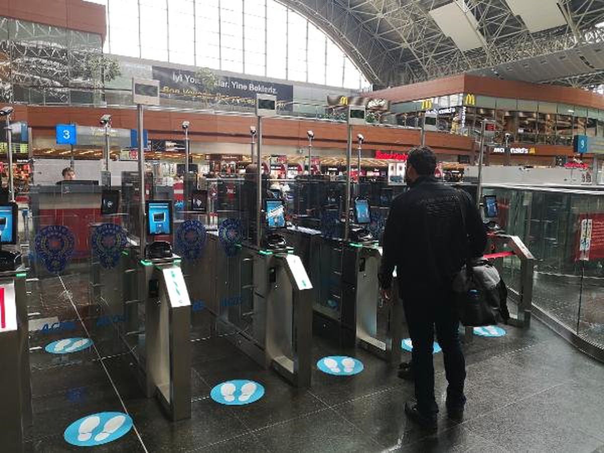 Sabiha Gökçen\'de Pasaporttan Yüz Tanımayla Geçiş Test Ediliyor