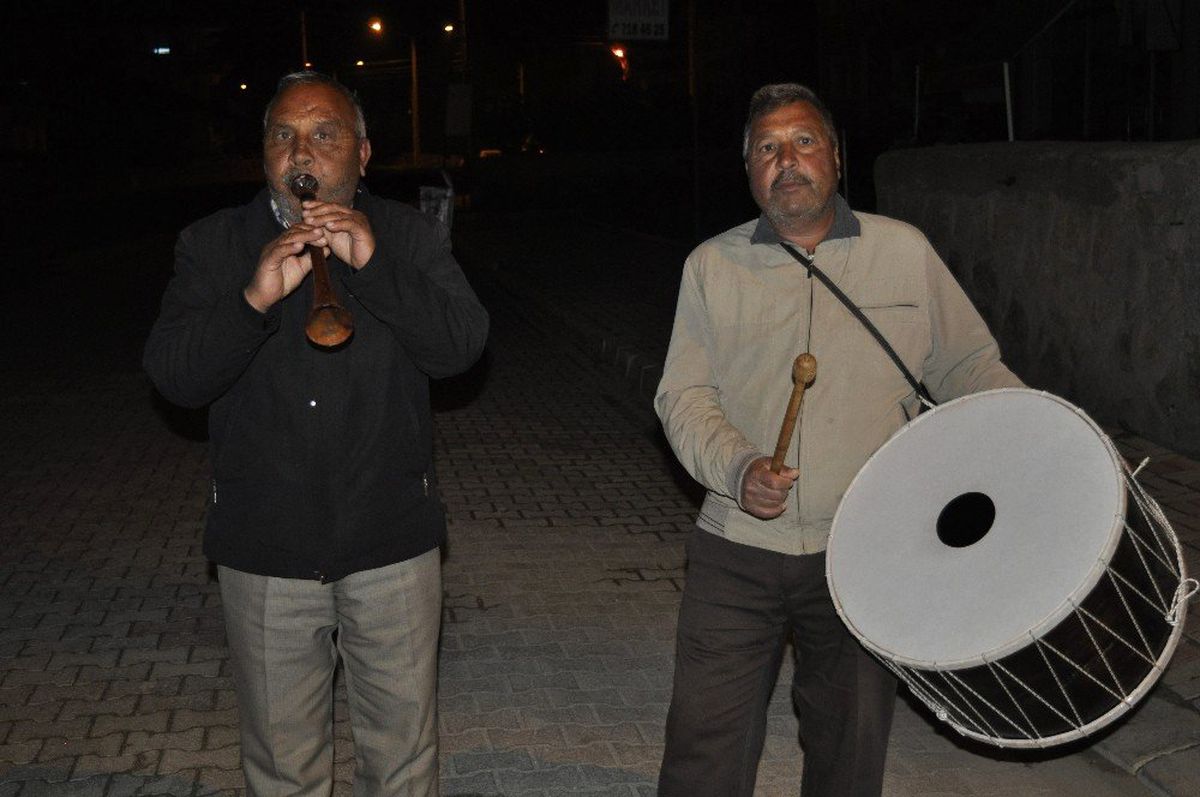 Şuhut\'da Davullu Zurnalı Sahur