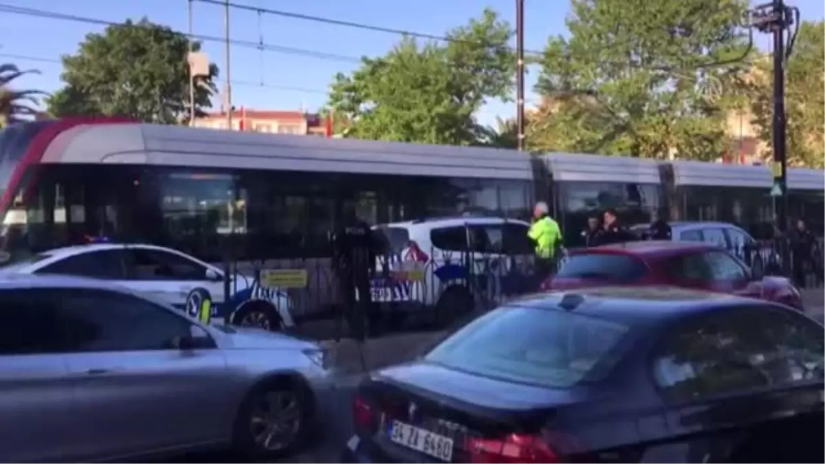 Tramvay, Polis Aracına Çarptı