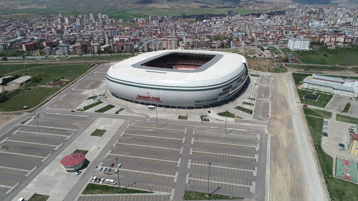 4 Eylül Stadyumu\'nda Asfaltlama Çalışmaları Başladı