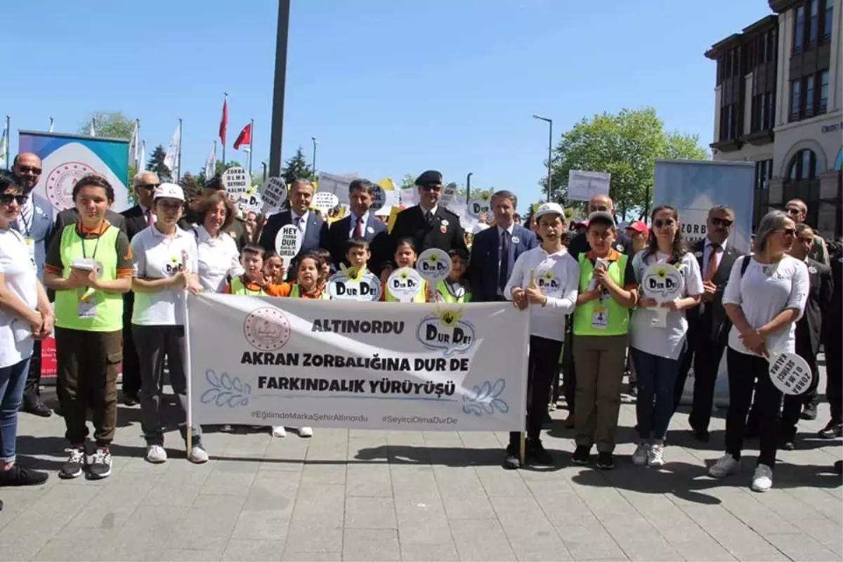 Altınordu\'da \'Akran Zorbalığına Dur De\' Yürüyüşü