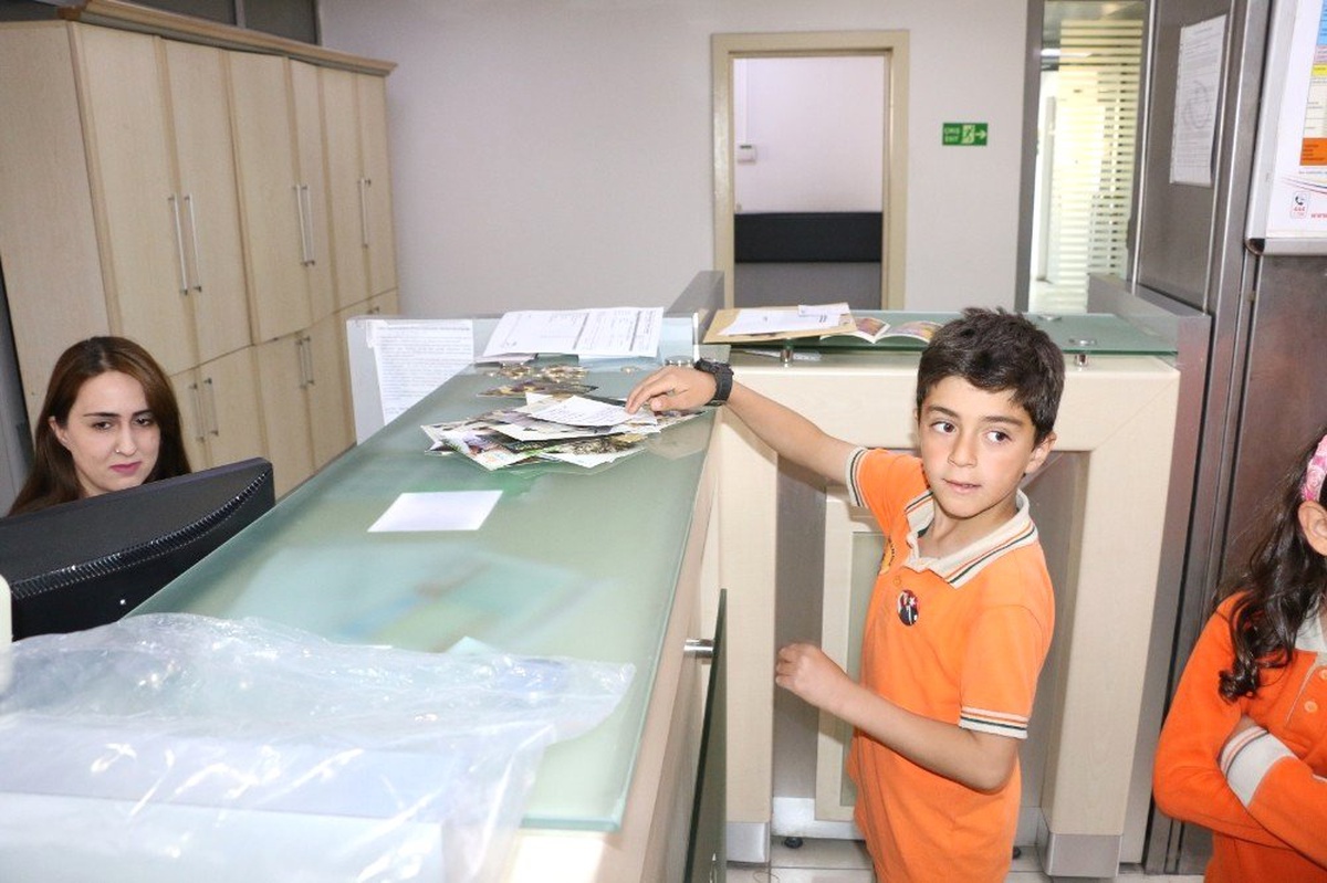 Anneler Günü İçin Hazırladıkları Kutlama Kartlarını Gönderdiler