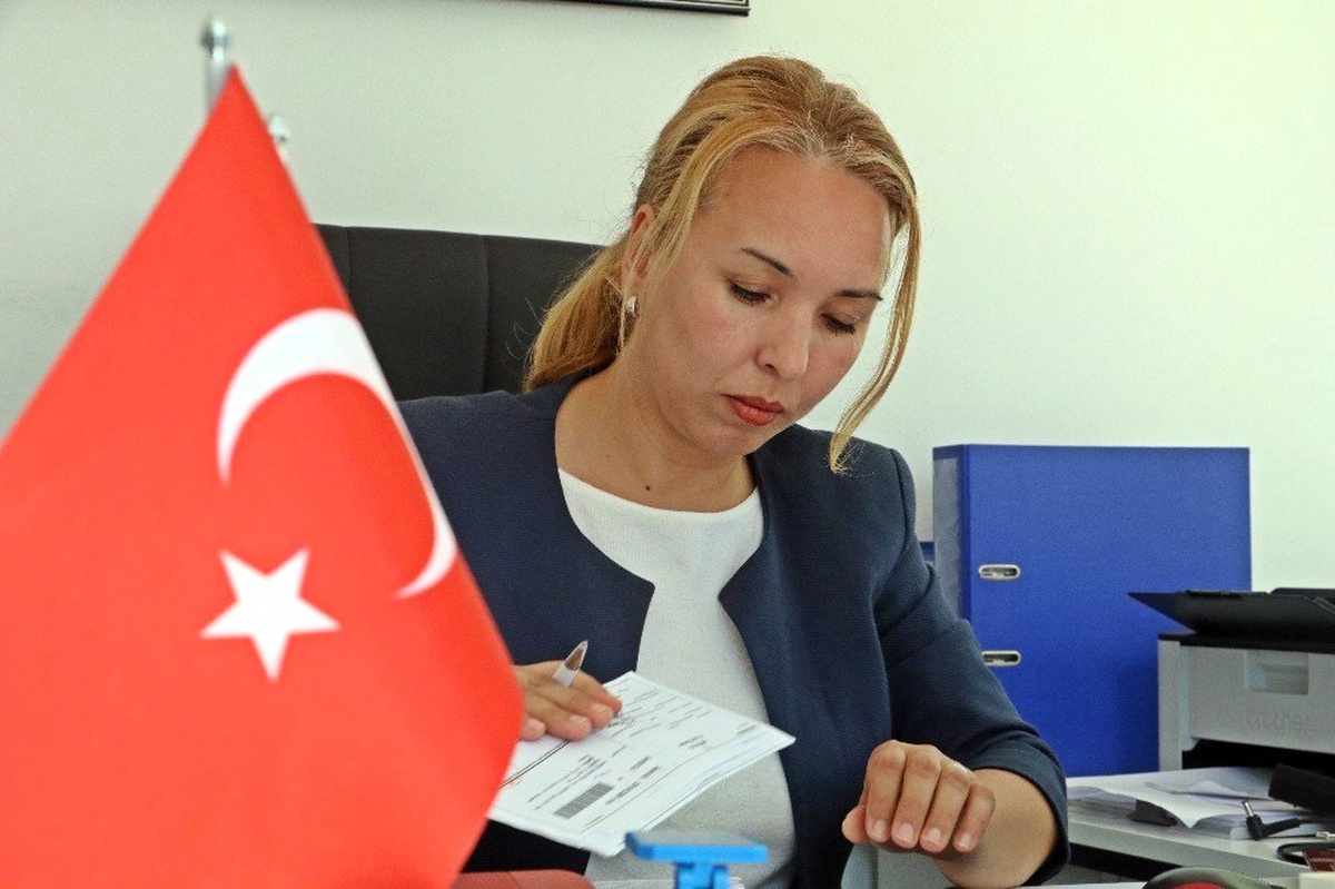 Antalya\'nın Muhtar Azası Rus Gelini Mesaiye Başladı