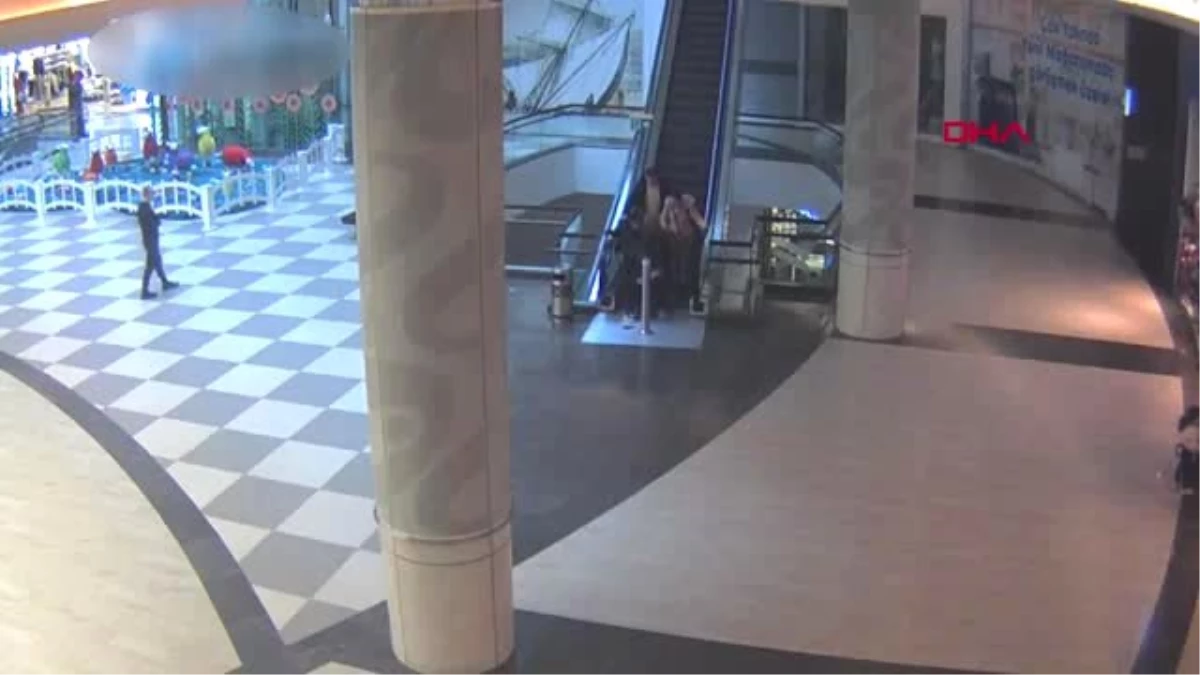 Avm\'de Yürüyen Merdiven Dehşeti Kamerada