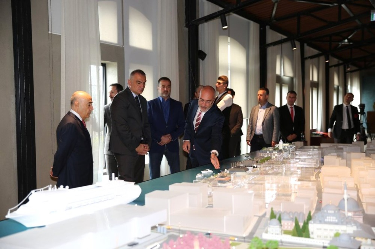 Bakan Ersoy, İstanbul\'da \'Galataport Projesini\' İnceledi