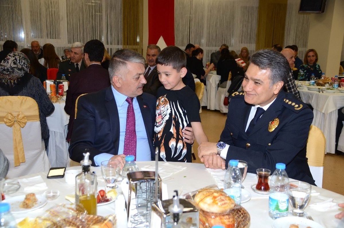 Balıkesir Emniyetinden Şehit ve Gazi Ailelerine İftar Yemeği