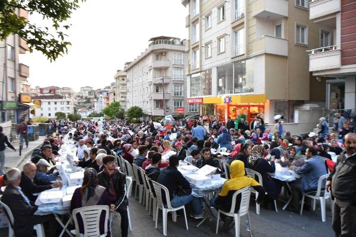 Binlerce Maltepeli "Sevgi Sofraları"Nda Buluştu