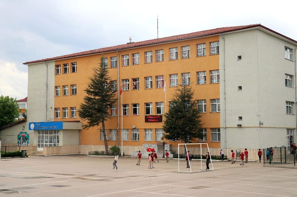 Bolu\'da, Öğrencisini Sınıfta Tokatlayan Öğretmen Hakkında Soruşturma