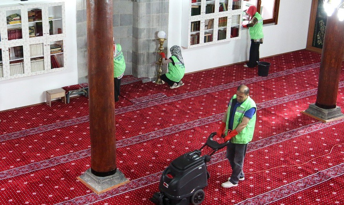 Büyükşehir\'den Camilere Ramazan Temizliği