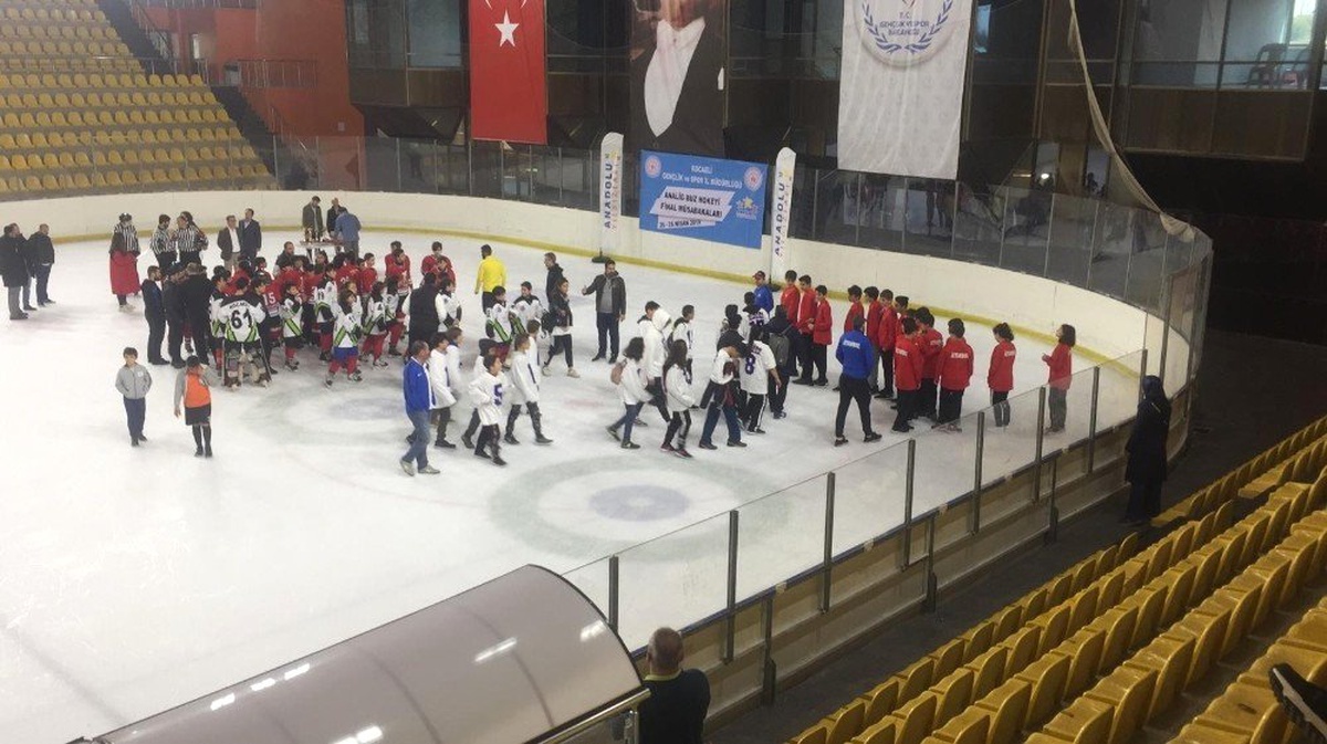 Buz Hokeyi Analig\'de Kayseri Takımı Türkiye Dördüncüsü Oldu