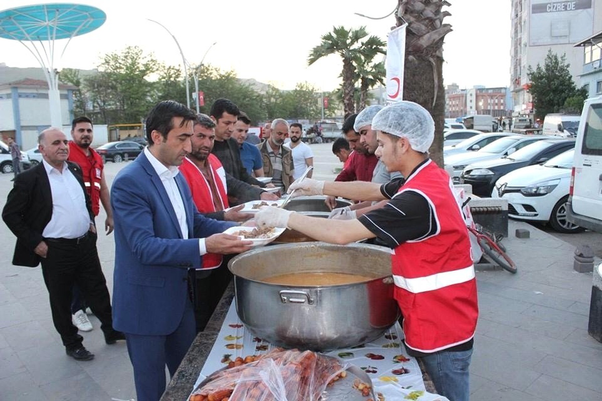 Cizre Tso ve Kızılay İş Birliği ile İftar Çadırı Açıldı