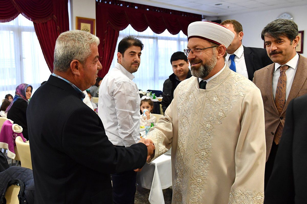 Diyanetin Emekli Personeli İftarda Buluştu