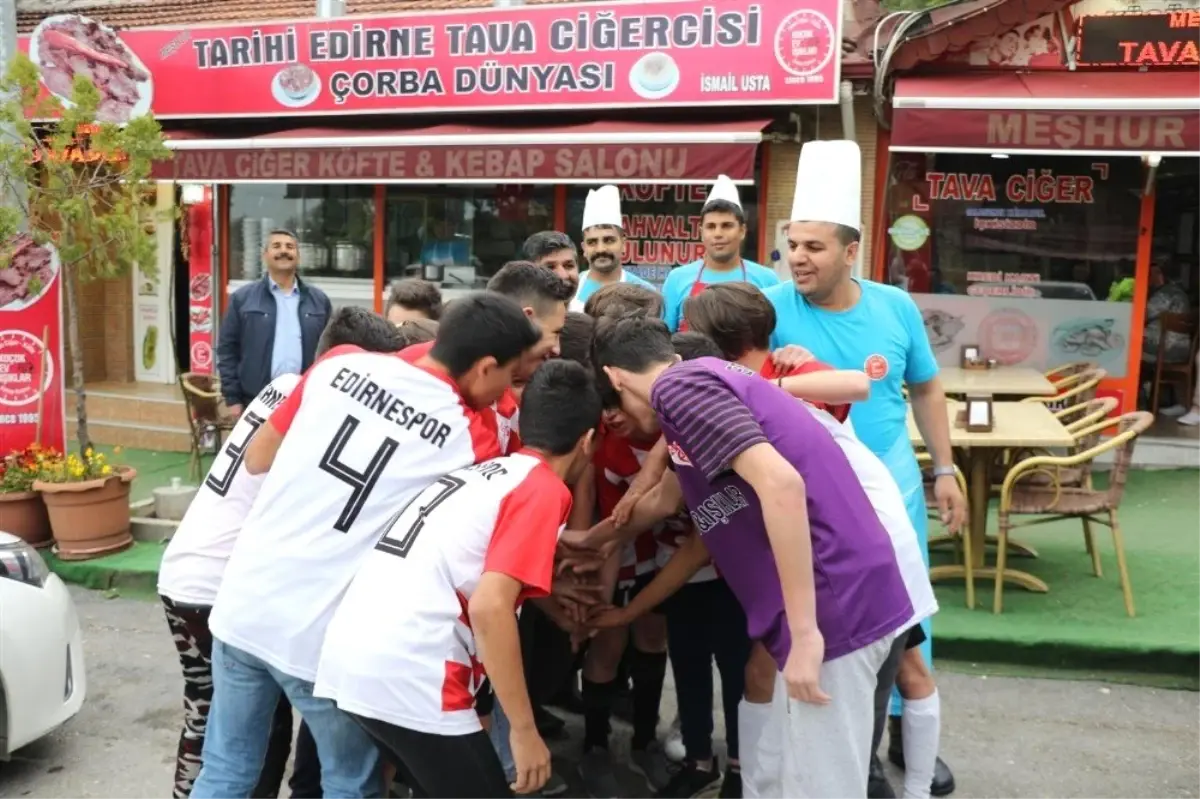 Edirne\'de Esnaftan Genç Sporculara Destek