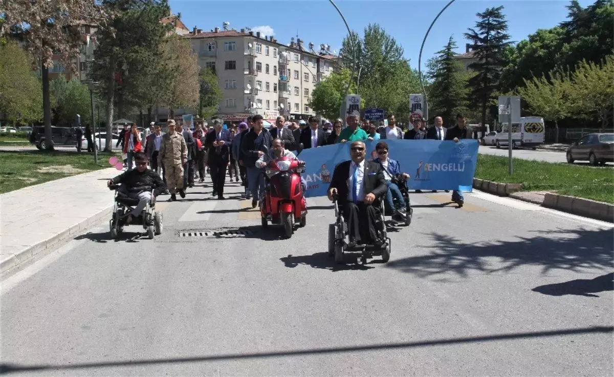 Elazığ\'da Engelliler Farkındalık İçin Yürüdü, Halk Oyunları Oynadı