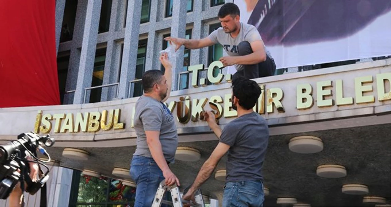İBB\'den Açıklama: T.C. İstanbul Büyükşehir Belediyesi Yazısı Yerinde Durmaktadır