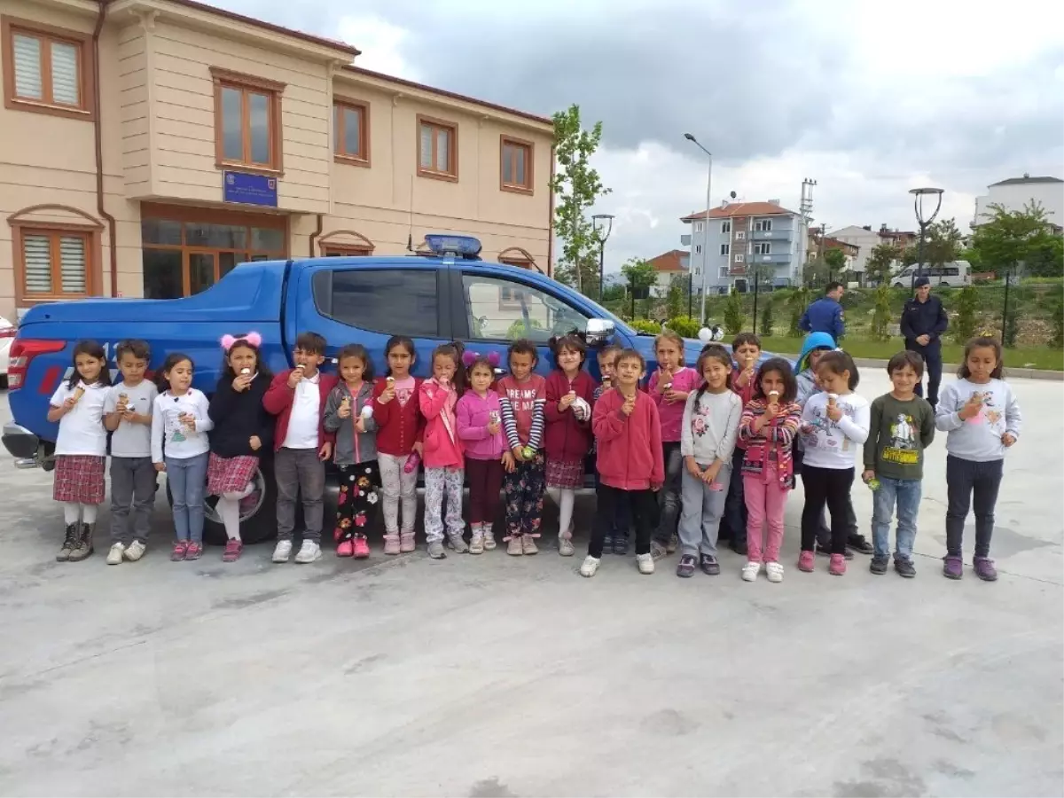 İlkokul Öğrencilerden Jandarma Karakoluna Ziyaret