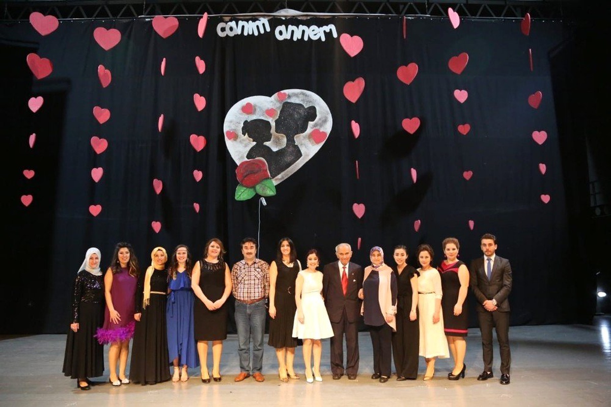 Küçüklerin Yıl Sonu Gösterisi Sahnelendi