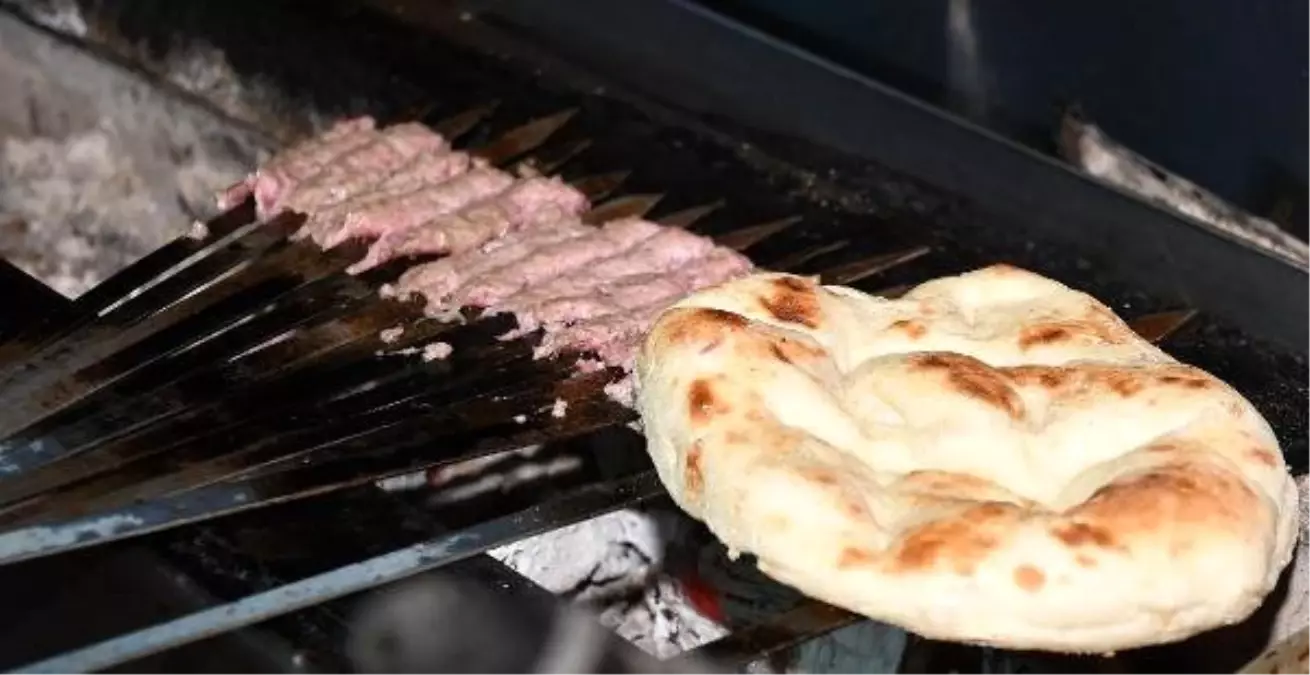 Manisa\'nın 300 Yıllık Lezzeti: Manisa Kebabı