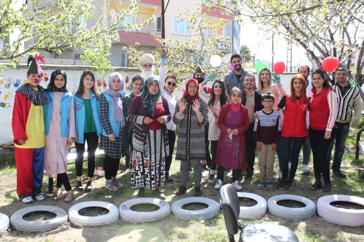 Özel Öğrenciler "Mutlu Çarşamba"Yla Eğlendiler