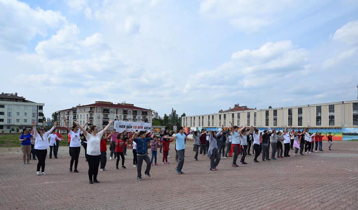 Sağlık İçin Hareket Et Günü\'nde Dans Ettiler