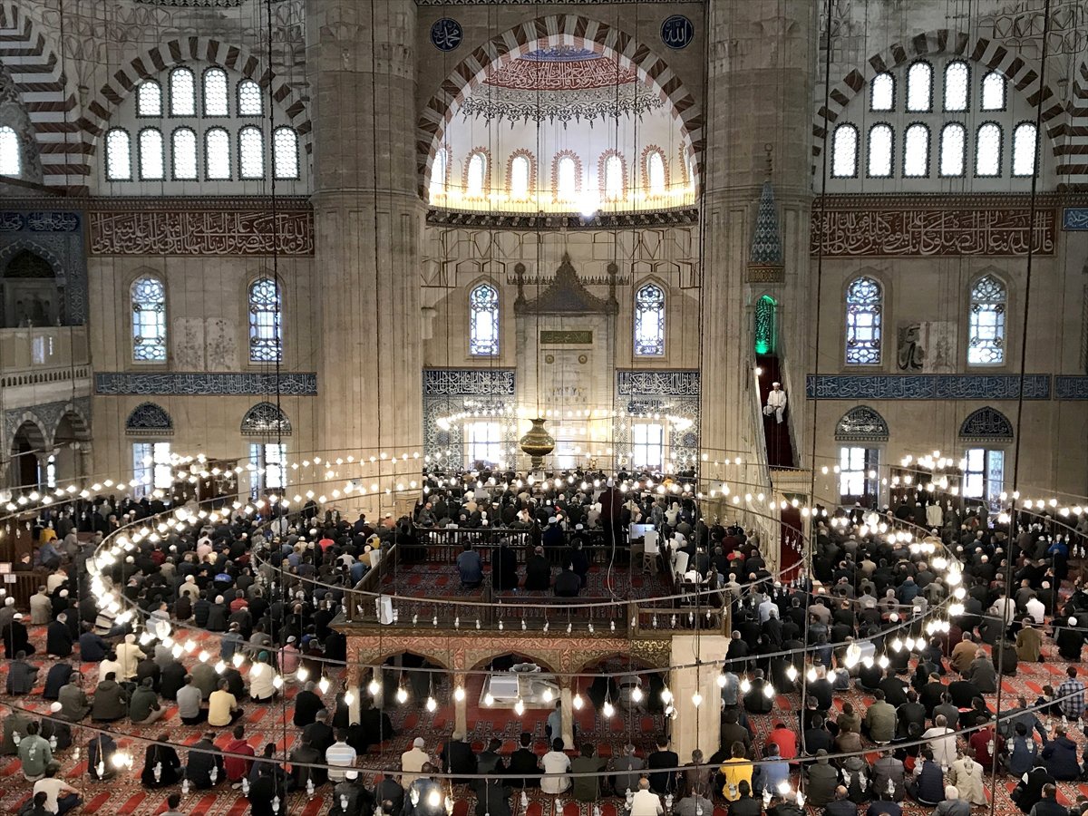 Selimiye\'de Ramazanın İlk Cuma Namazı Kılındı