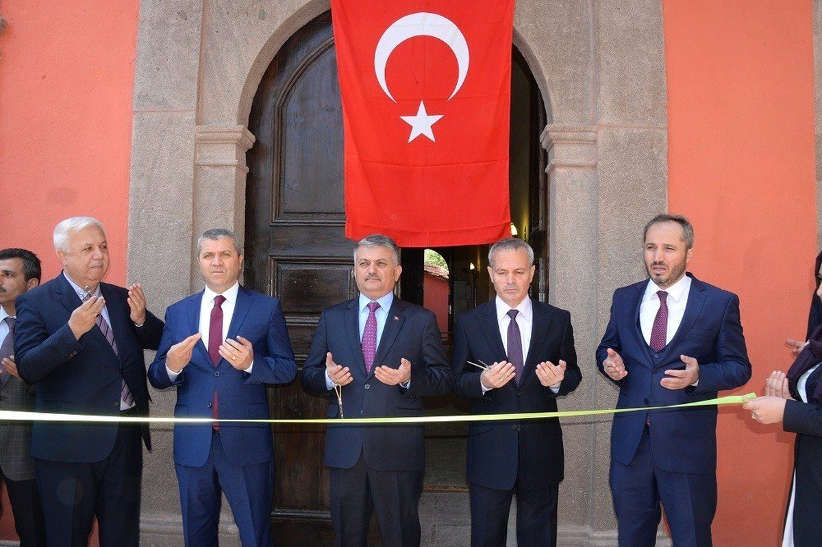 Tarihi Kayabey Camisi İbadete Açıldı