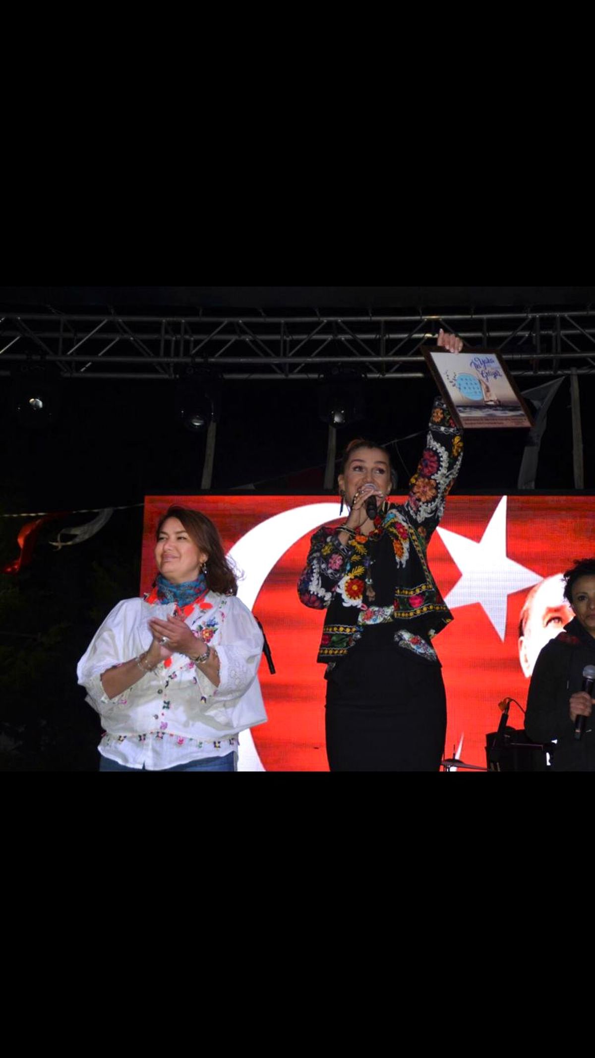 Tuğba Özay Bodrum\'u Salladı