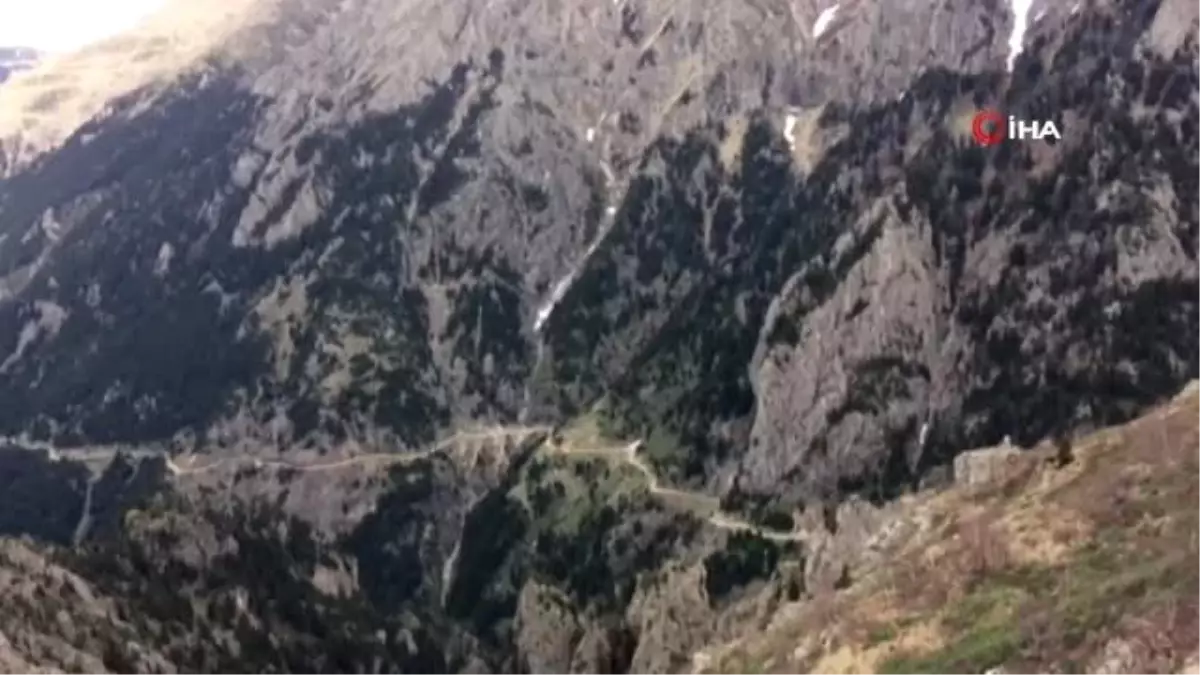 Uçurumdan Yuvarlanan Aa Muhabirinin Bulunması İçin Drone Kaldırıldı