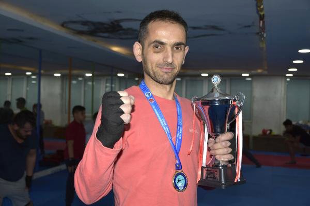 Üniversiteli Ayakkabı Tamircisi Avrupa Şampiyonu Oldu