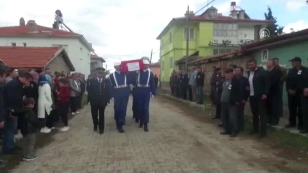 Uzman Çavuş Şimşek\'in Cenazesi Toprağa Verildi