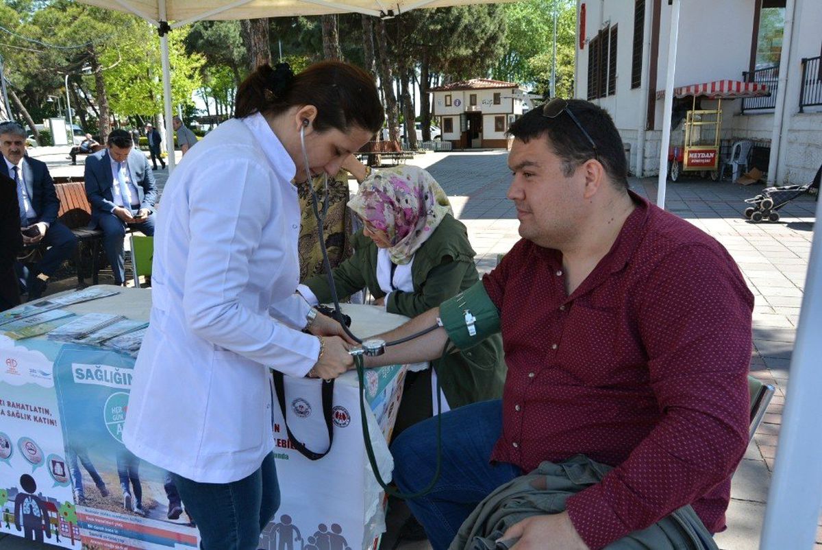 Vatandaşların Tansiyonu Ölçüldü