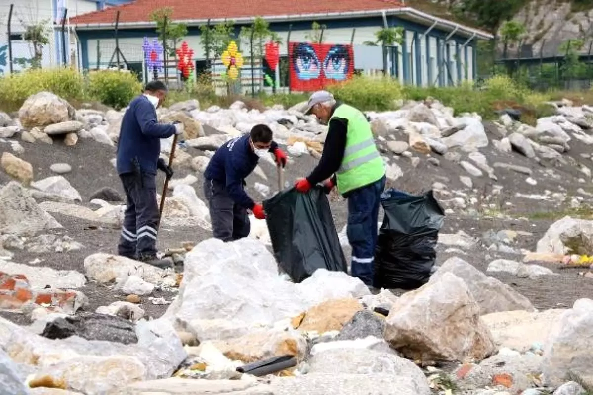 Zonguldak\'ta Sahil Atıklardan Temizleniyor