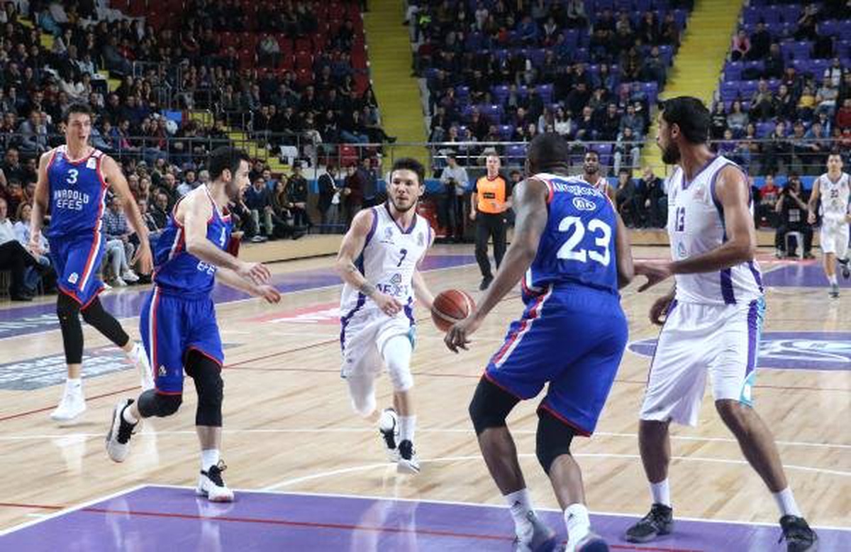 Afyon Belediyespor-Anadolu Efes: 74-105