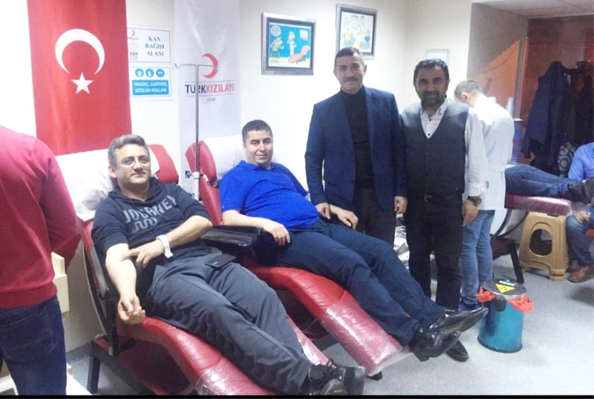 AK Parti Teşkilatlarından Kızılay\'a Kan Bağışı