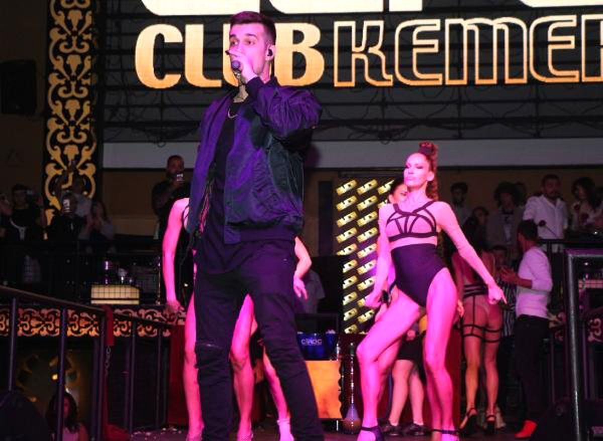 Antalya\'da Rus Şarkıcının Konserine Yoğun İlgi