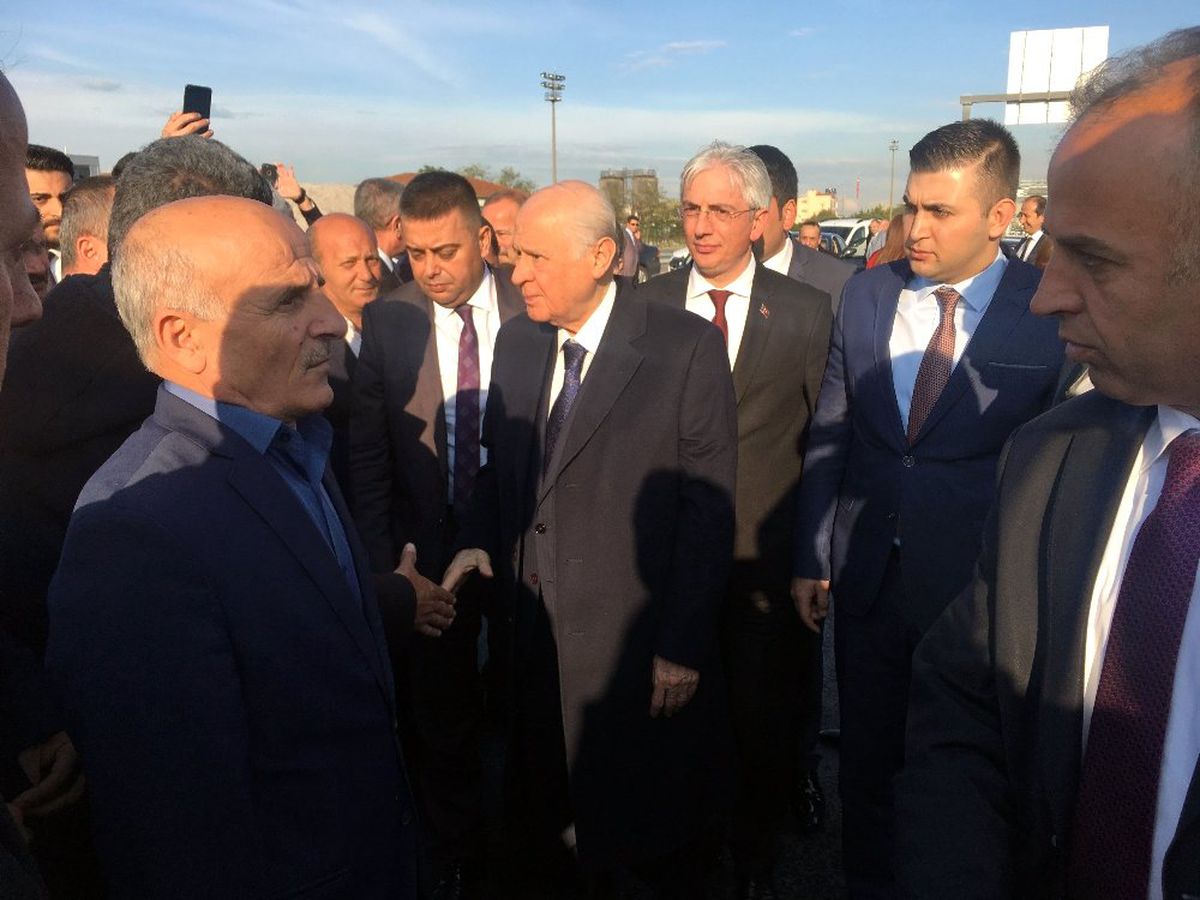 Bahçeli\'yi MHP\'liler Çamlıca Gişelerinde Karşıladı