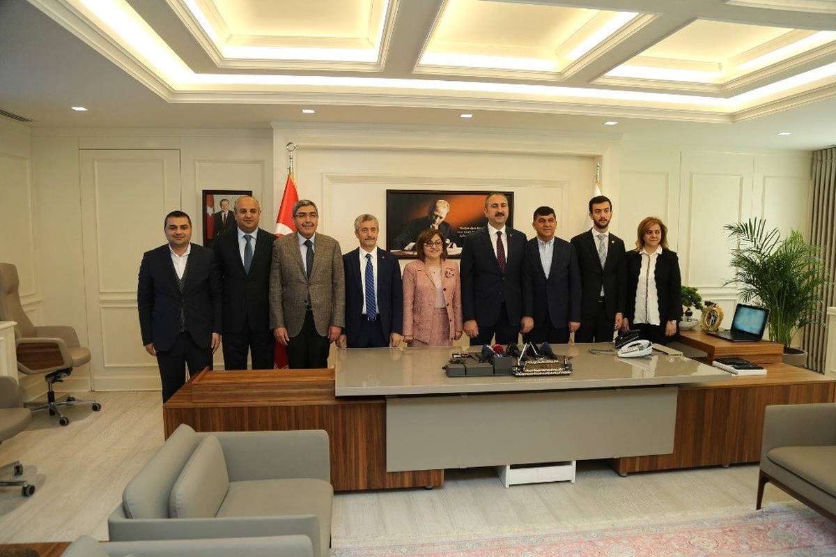 Bakan Gül\'den Belediye Başkanlarına Ziyaret