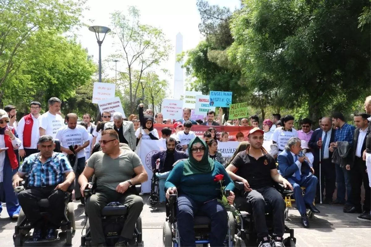 Engelliler Seslerini Bando Eşliğinde Duyurdu