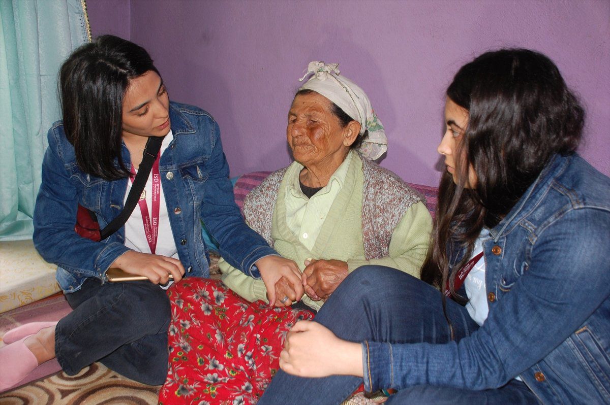 Evine Hırsız Giren Görme Engelli Kadına Üniversitelilerden Yardım