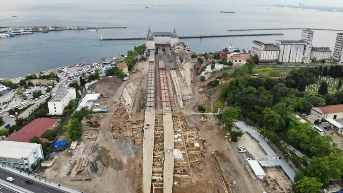 Haydarpaşa\'da Ortaya Çıkan 1700 Yıllık Tarih Havadan Görüntülendi