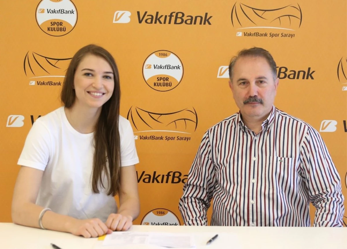 Meliha İsmailoğlu ve Gözde Yılmaz Vakıfbank\'ta