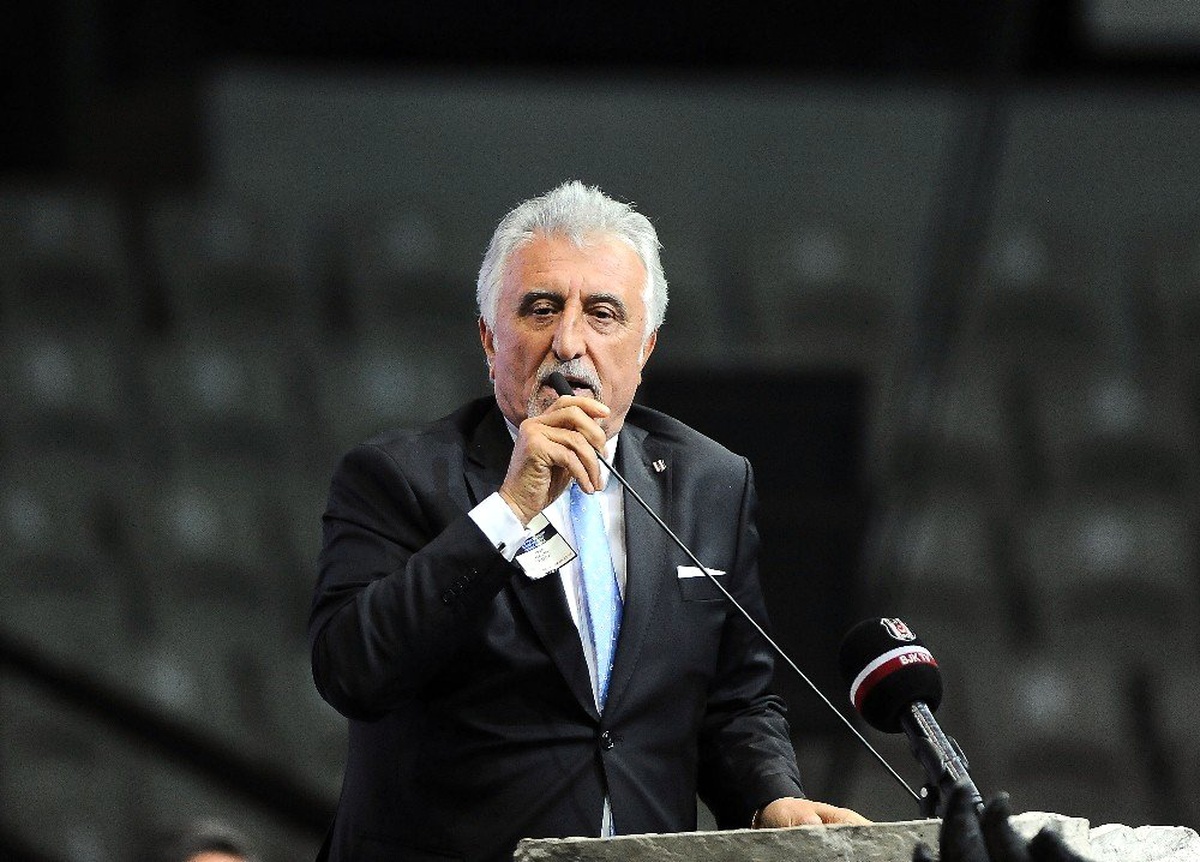 Nazmi Koca\'dan Genel Kurul Üyesine: "Gelip Sana Bir Kafa Atarsam Görürsün"