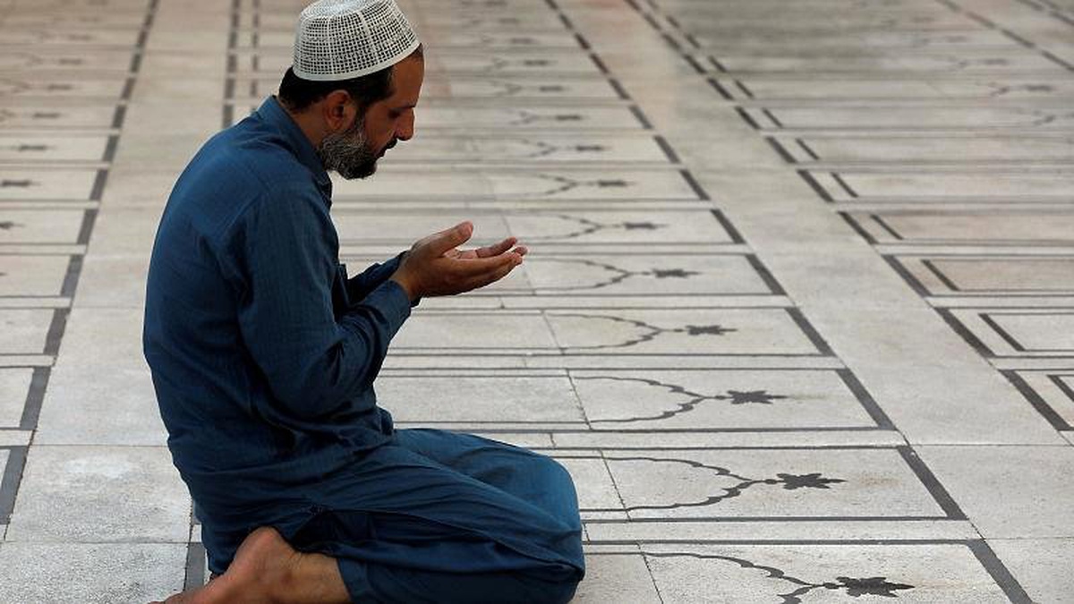 Pakistan Ay İzleme Komitesi Mollaları ile Bilim Bakanı Arasında Ramazan Tartışması
