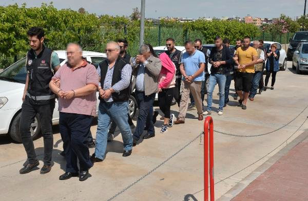 Şantajla 350 Ev ve İş Yerini Üzerlerine Geçiren 10 Kişilik Aile Yakalandı